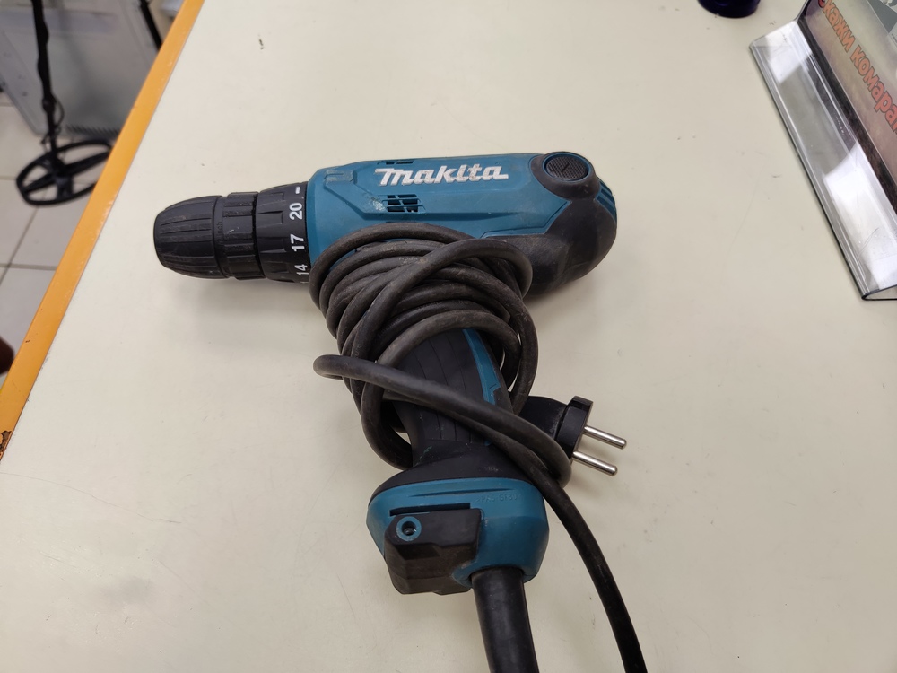 Шуруповерт Makita DF0300