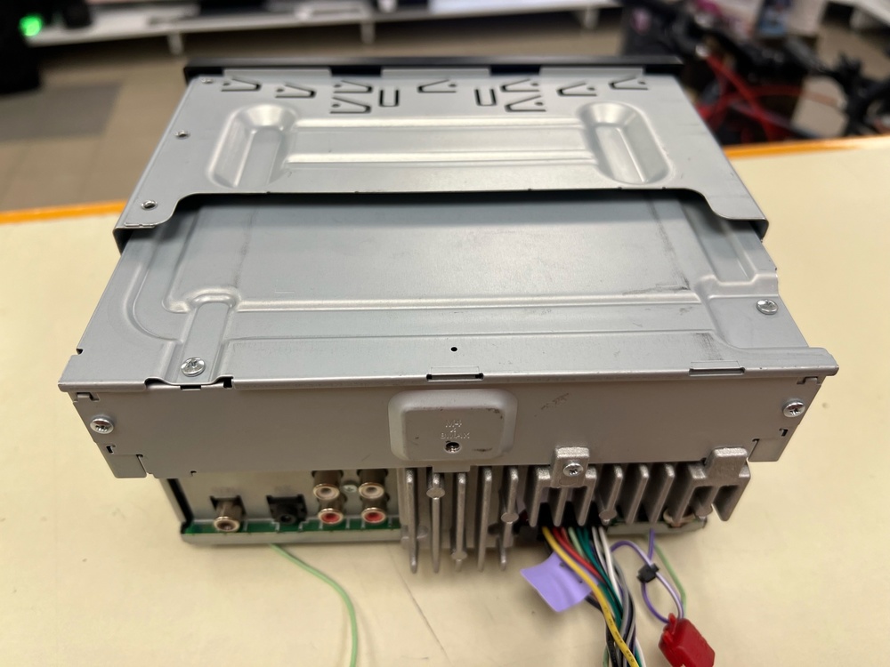 Автомагнитола Pioneer DMH-G220BT