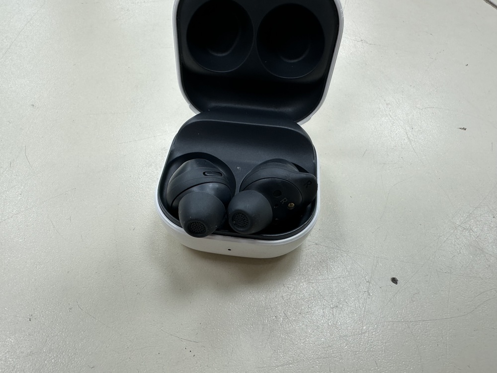 Наушники беспроводные Samsung BUDS FE