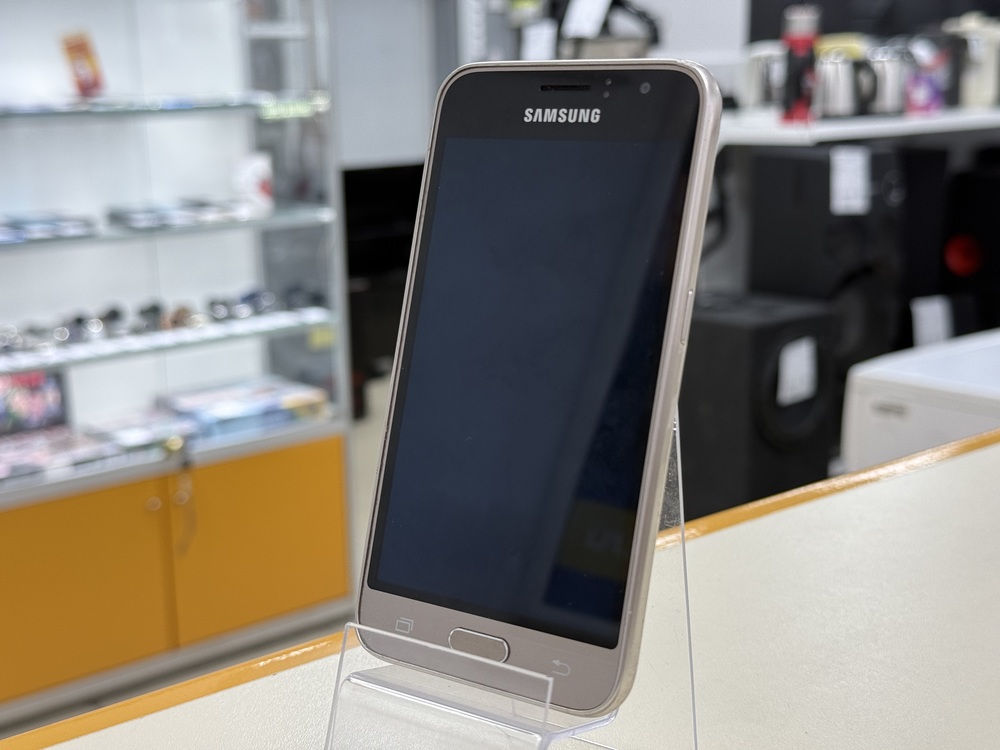 Смартфон Samsung Galaxy J1 2016 1/8
