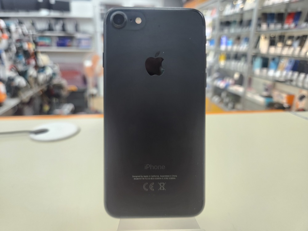 Смартфон Apple iPhone 7 32Gb