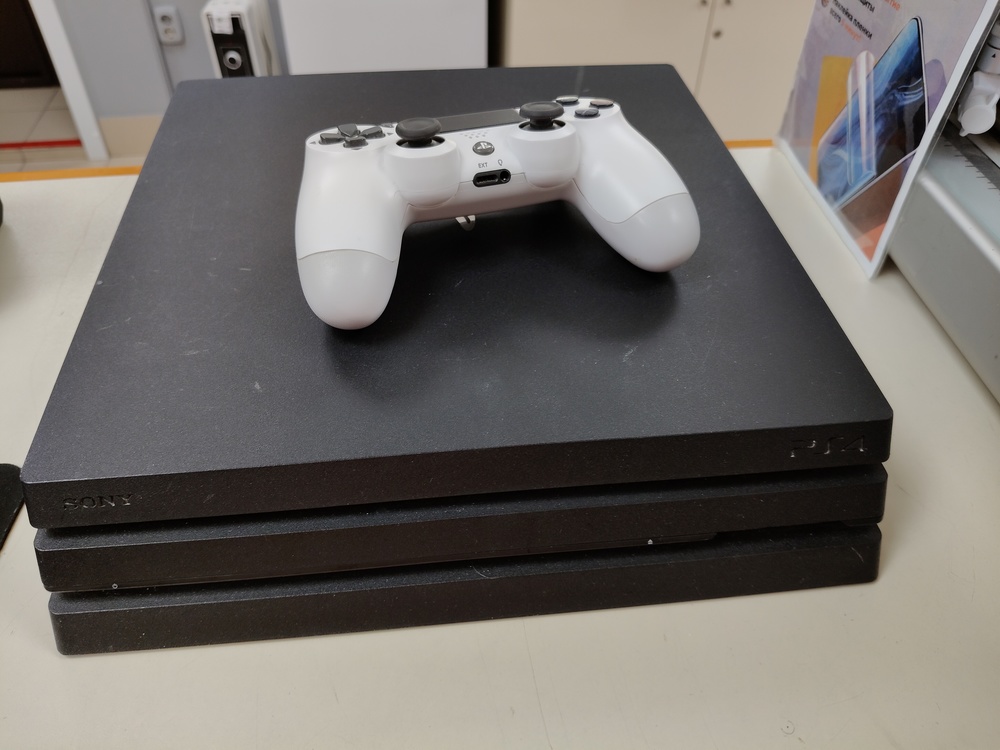 Игровая приставка PlayStation 4 Pro 1Tb