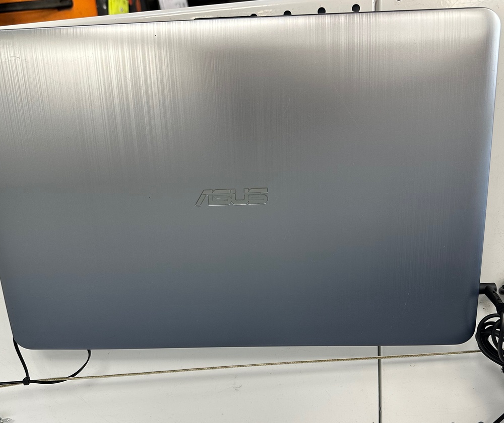 Ноутбук ASUS X541N; Pentium N4200, HD Graphics, 4 Гб, Нет