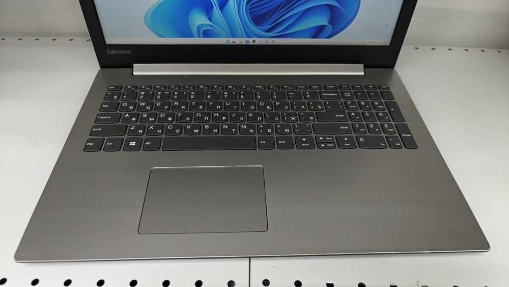 Ноутбук Lenovo; Core i3-6006U, Intel HD Graphics 520, 4 Гб, 240 Гб, Нет