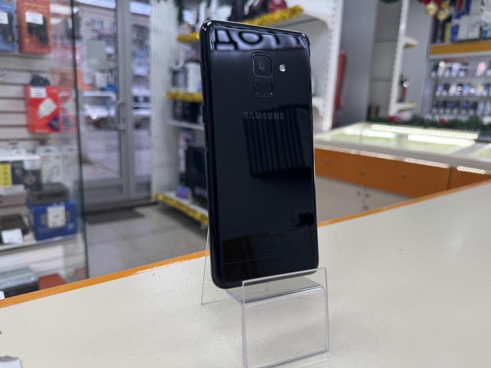 Смартфон Samsung Galaxy A8 2018 4/32