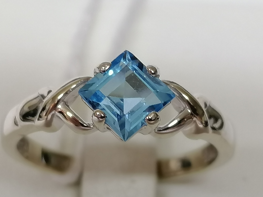 КОЛКМ585 КОЛЬЦО С КАМНЕМ (Au 585)