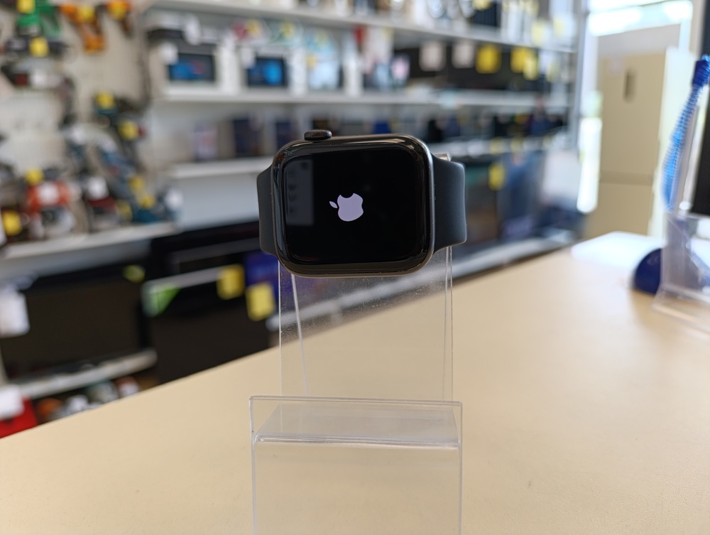 Смарт-часы Apple Watch SE 44mm