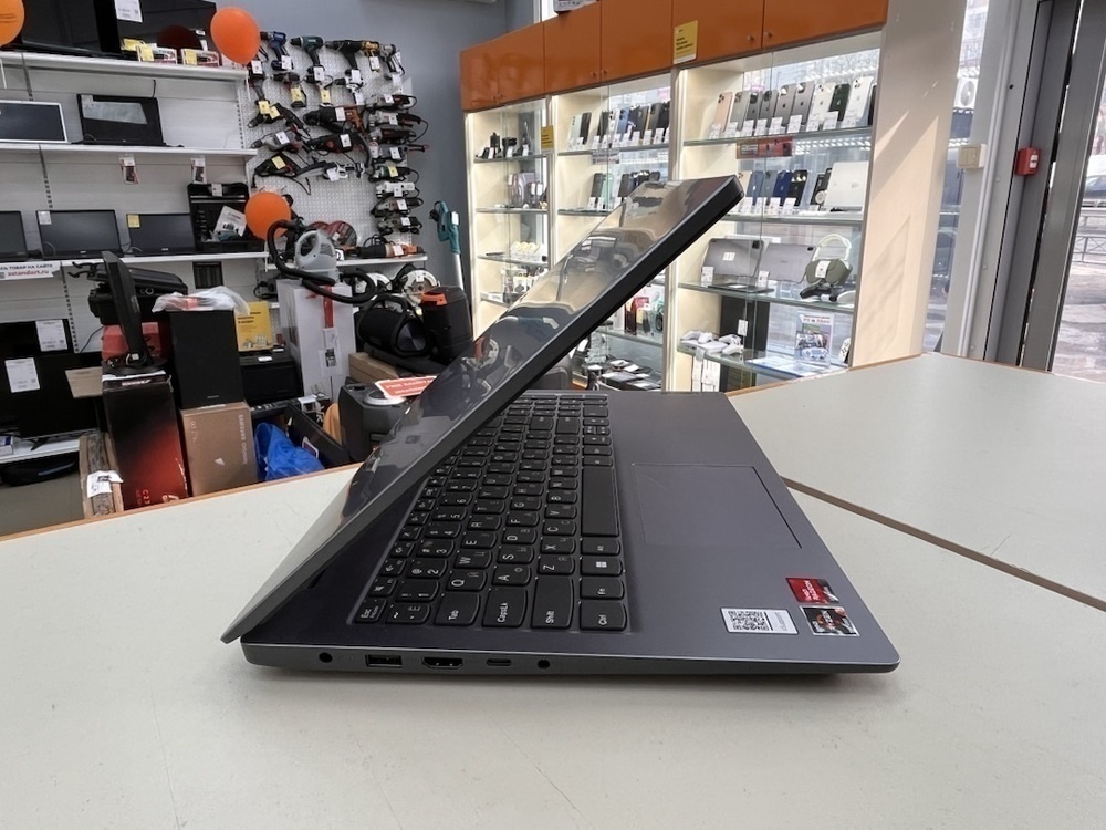 Ноутбук Lenovo; Ryzen 3 7320, Radeon 610M, 8 Гб, 500 Гб, Нет