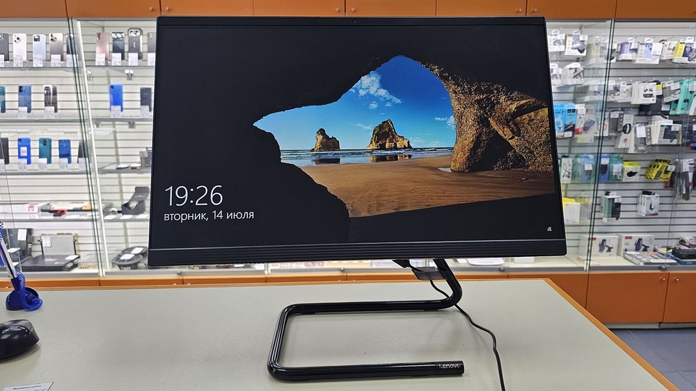 Моноблок Lenovo; Pentium 5405U, Intel UHD Graphics 610, 4 Gb, 1 Tb, Нет