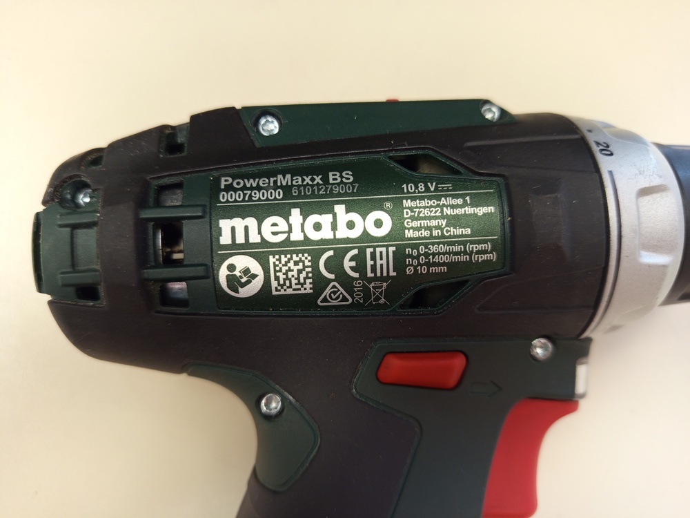 Шуруповерт Metabo POWERMAXX BS +LC40