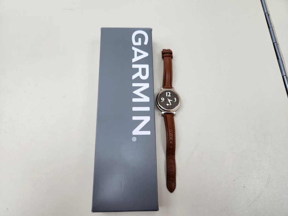 Смарт-часы Garmin Lily 2 Classic