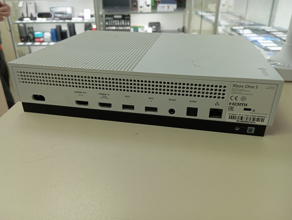 Игровая приставка Xbox One S 1TB