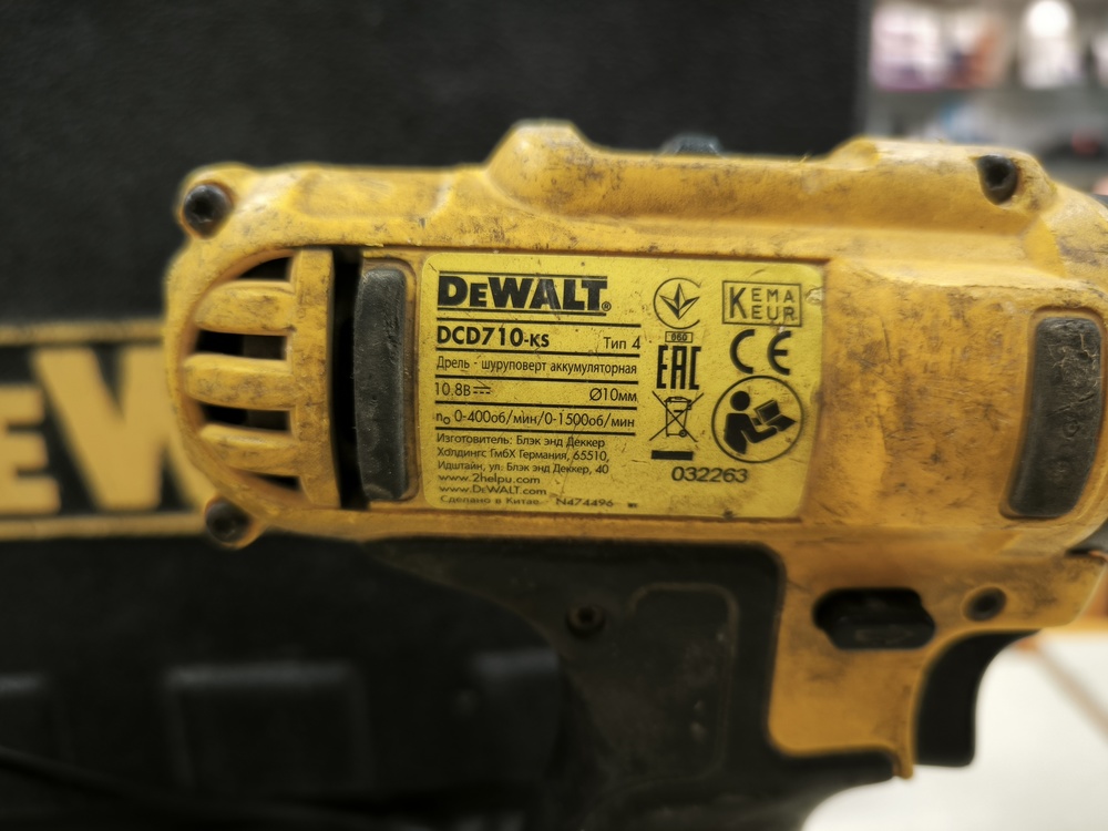 Шуруповерт Dewalt DCD 710