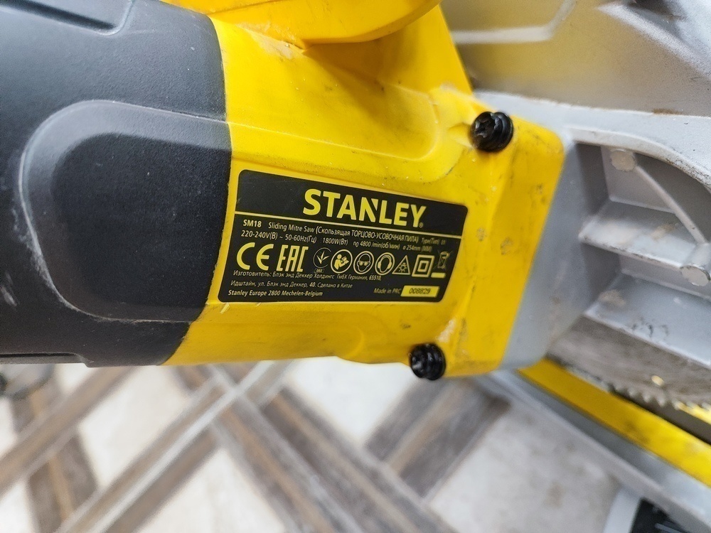 Торцовочная пила Stanley SM18