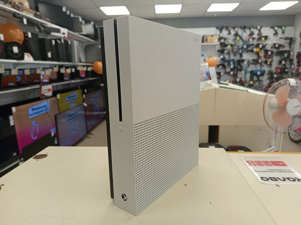 Игровая приставка Xbox One S 1TB Игровая приставка Xbox One S 1TB