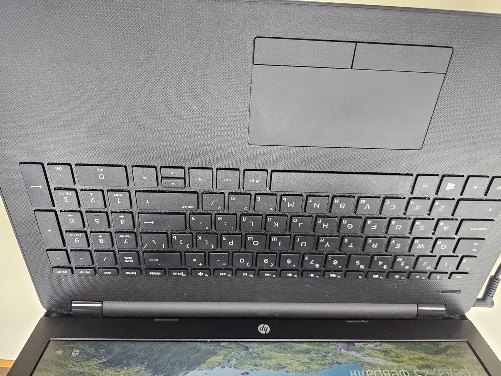 Ноутбук HP 15-rb096ur; A6-9220, Radeon R4 series, 4 Гб, Нет