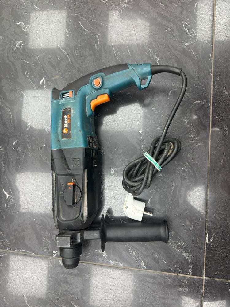 Перфоратор Bort BHD-900