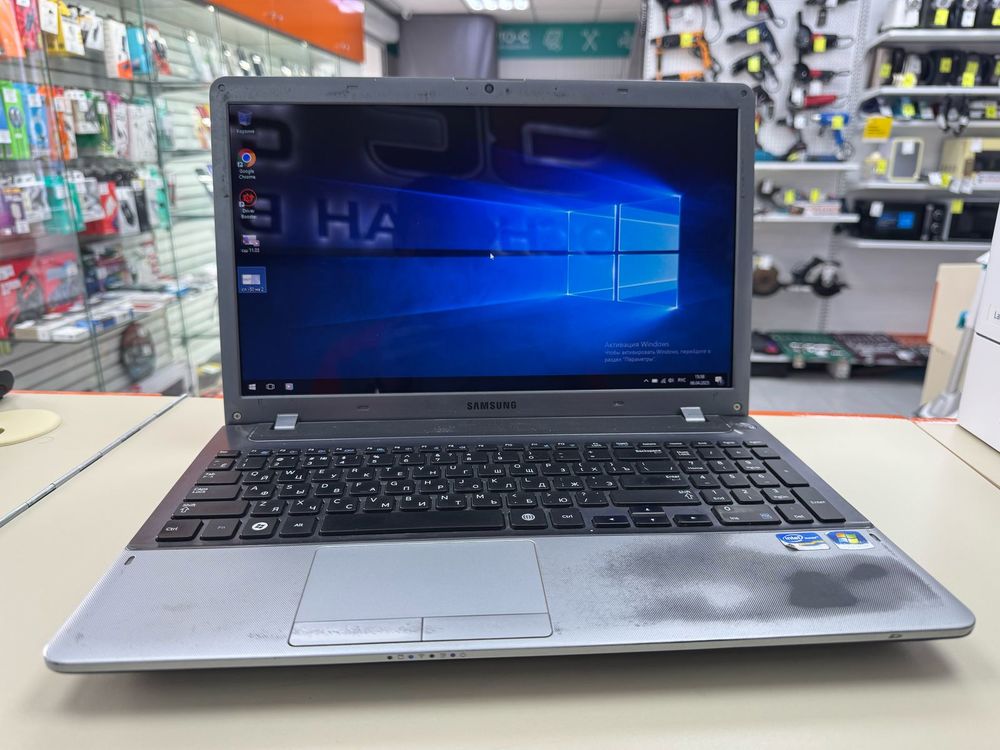 Ноутбук Samsung 300e; Core i5-2430M, GeForce GT 520MX, 4 Гб, 500 Гб
