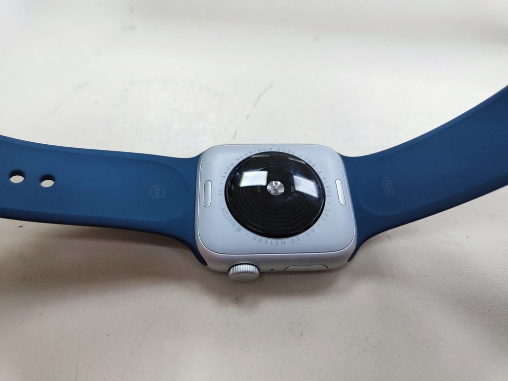Смарт-часы Apple Watch SE 2022 44mm