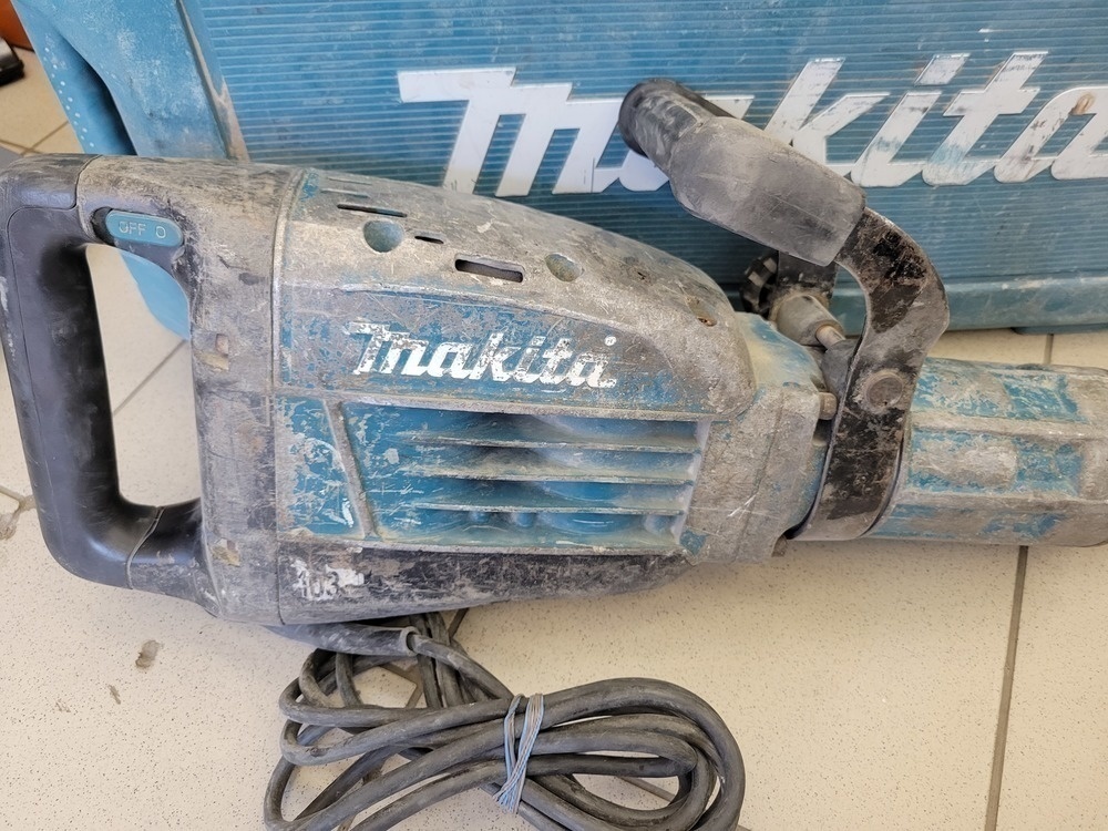 Отбойный молоток Makita HM1307C;