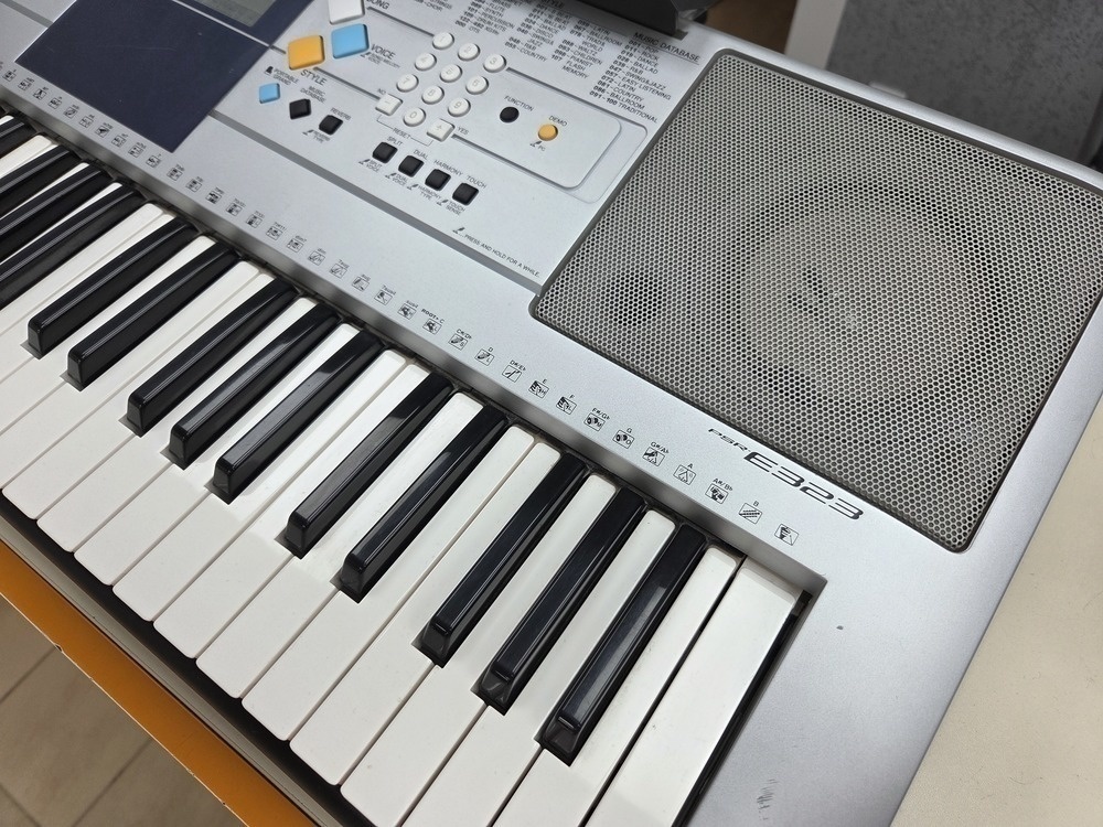 Синтезатор Yamaha PSR-E323