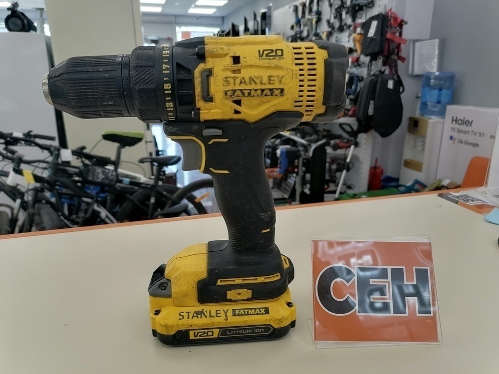 Шуруповерт Stanley SCD700