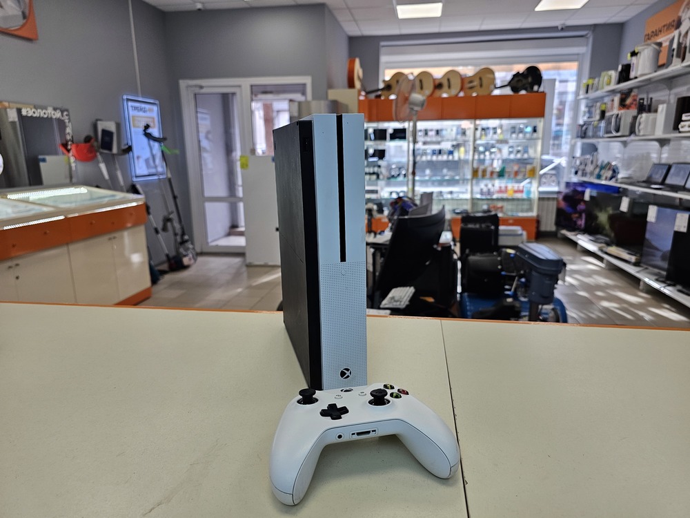 Игровая приставка Xbox One S 1TB Игровая приставка Xbox One S 1TB