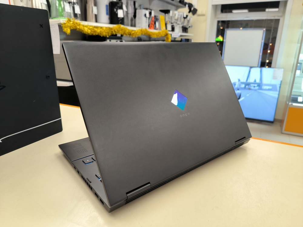Ноутбук HP Omen 15-en1020ur; Ryzen 7 5800H, GeForce RTX 3070, 16 Гб, 512 GB, Нет