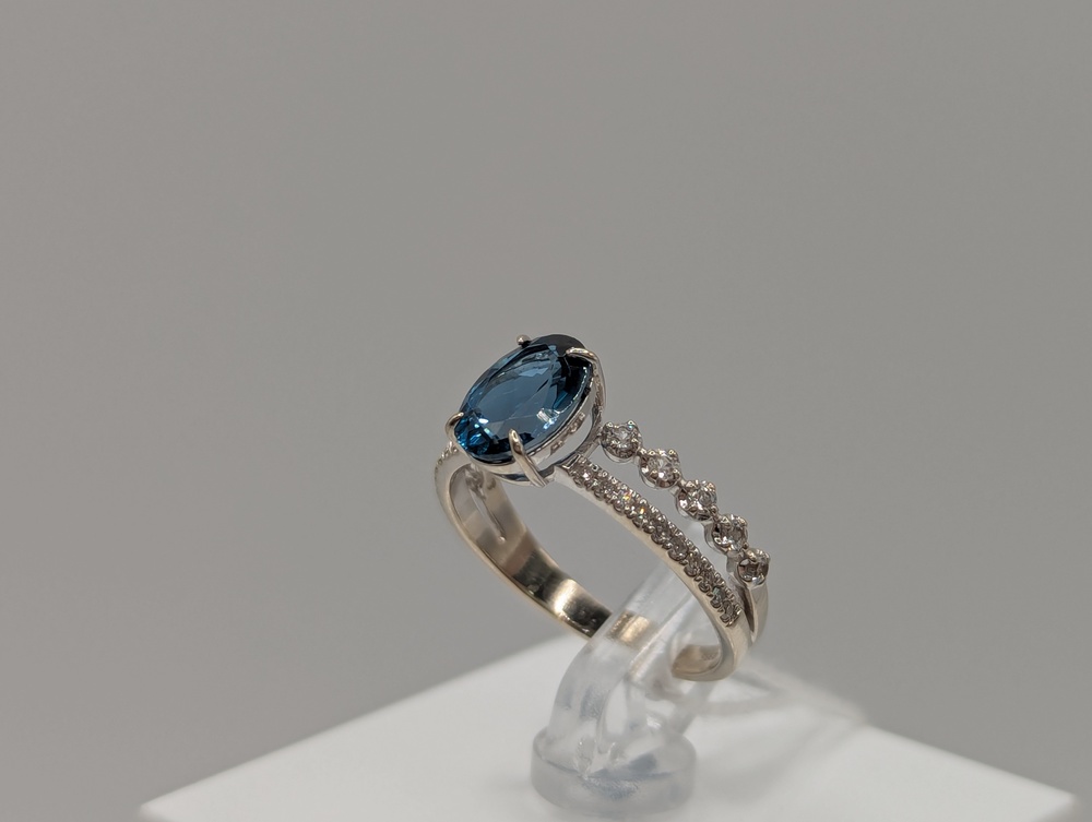 КОЛКМИ585 КОЛЬЦО С КАМНЯМИ (Au 585)