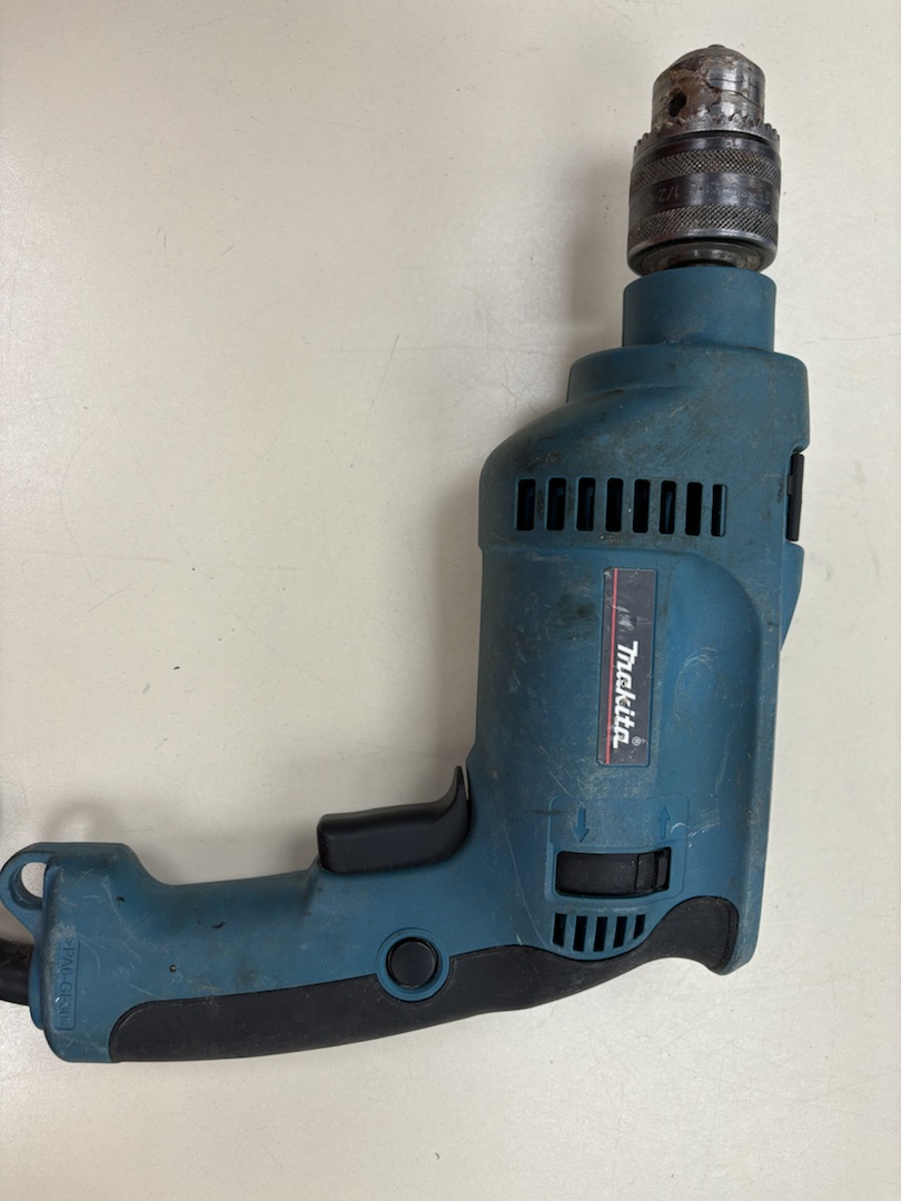 Дрель-ударная Makita HP1620.