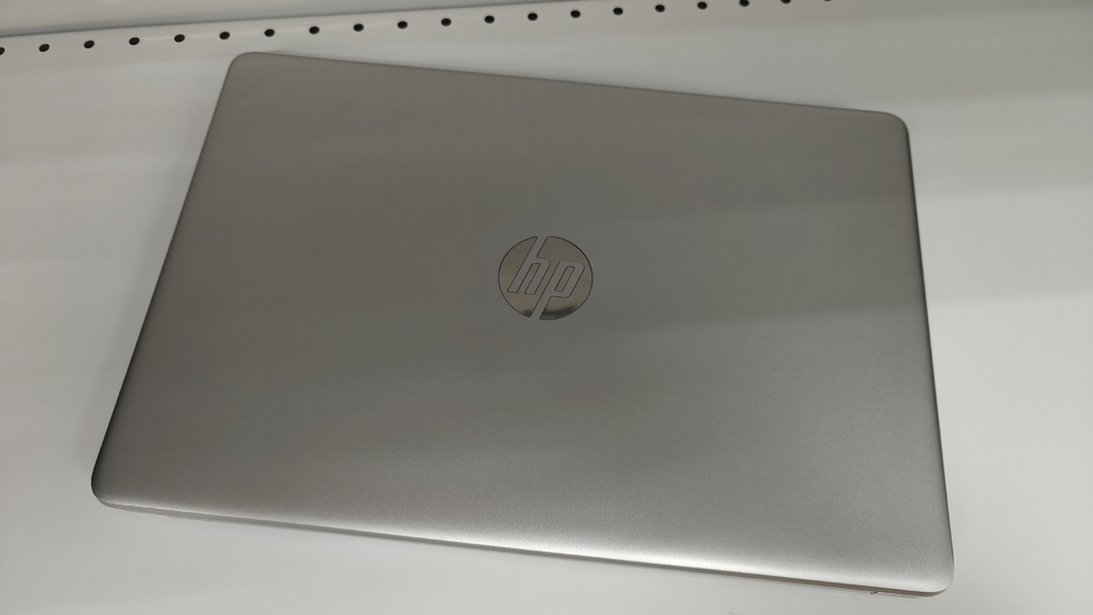 Ноутбук HP 250 G8; Core i5-1135G7, Intel iris XE Graphics, 8 Гб, 250 Гб, Нет