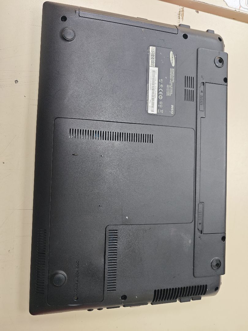Ноутбук Samsung RV513; E-450, AMD Graphics, 3 Гб, Нет, 120 Гб