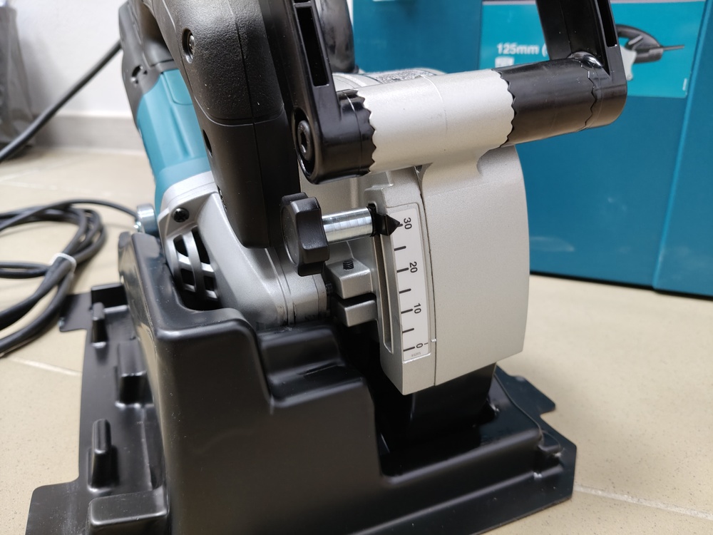 Штроборез Makita SG1251