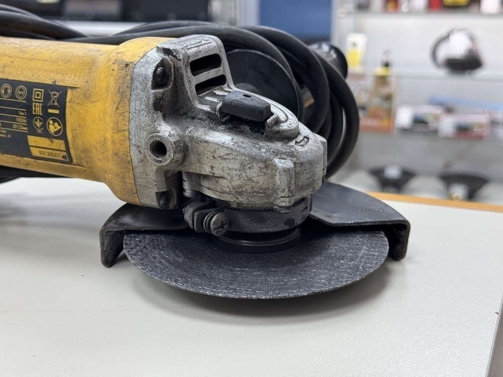 Угловая шлифмашина Dewalt DWE 4119-KS