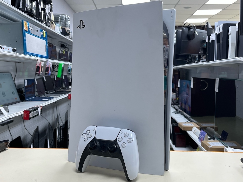 Игровая приставка PlayStation 5 825Gb (С дисководом)