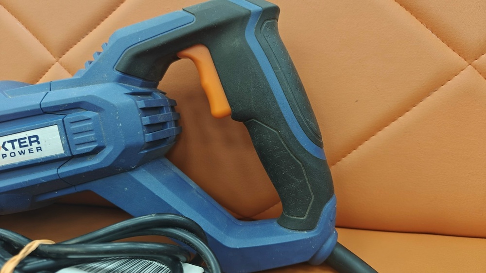 Сабельная пила Dexter NC850RS
