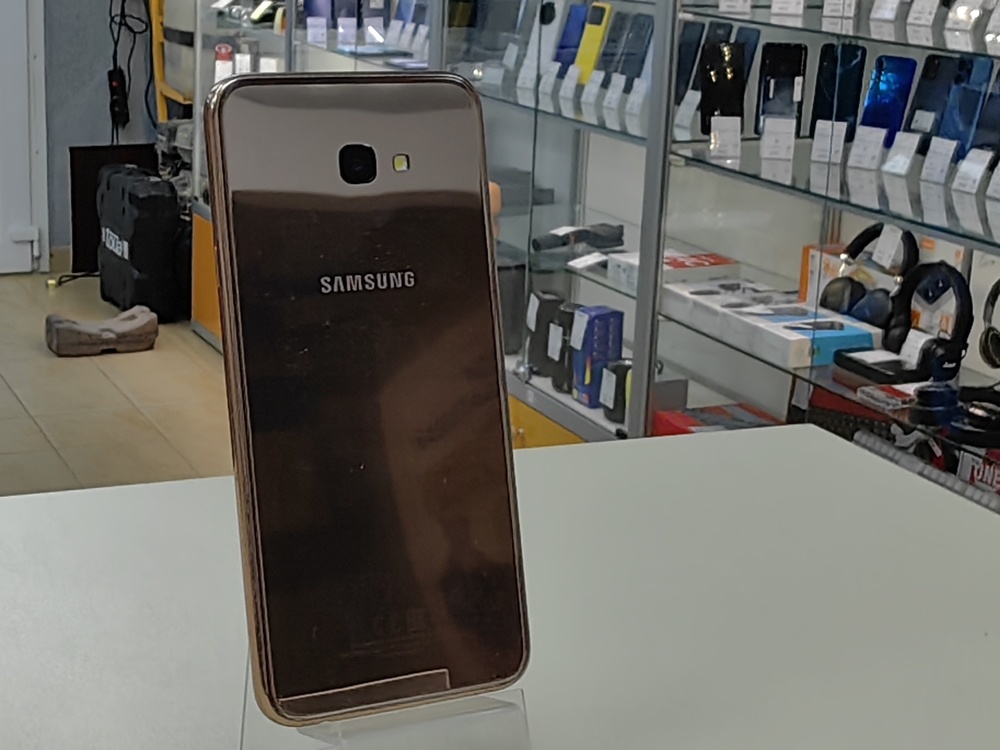 Смартфон Samsung Galaxy J4 Plus 3/32