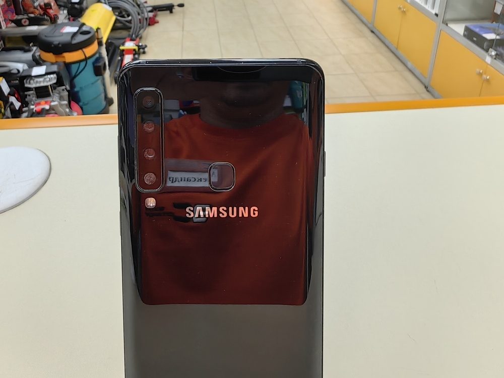 Смартфон Samsung Galaxy A9 (2018) 6/128
