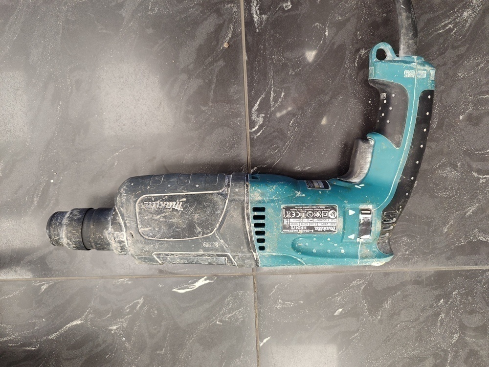 Перфоратор Makita HR2470