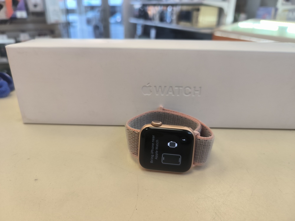 Смарт-часы Apple Watch Series 5 40 мм