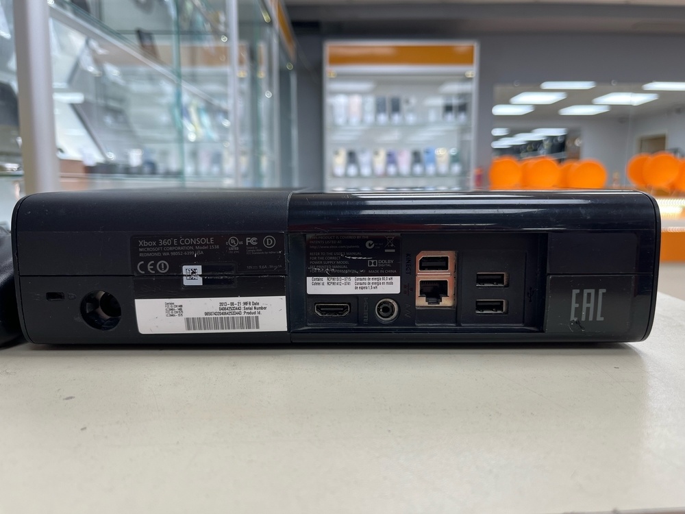 Игровая приставка Xbox 360;