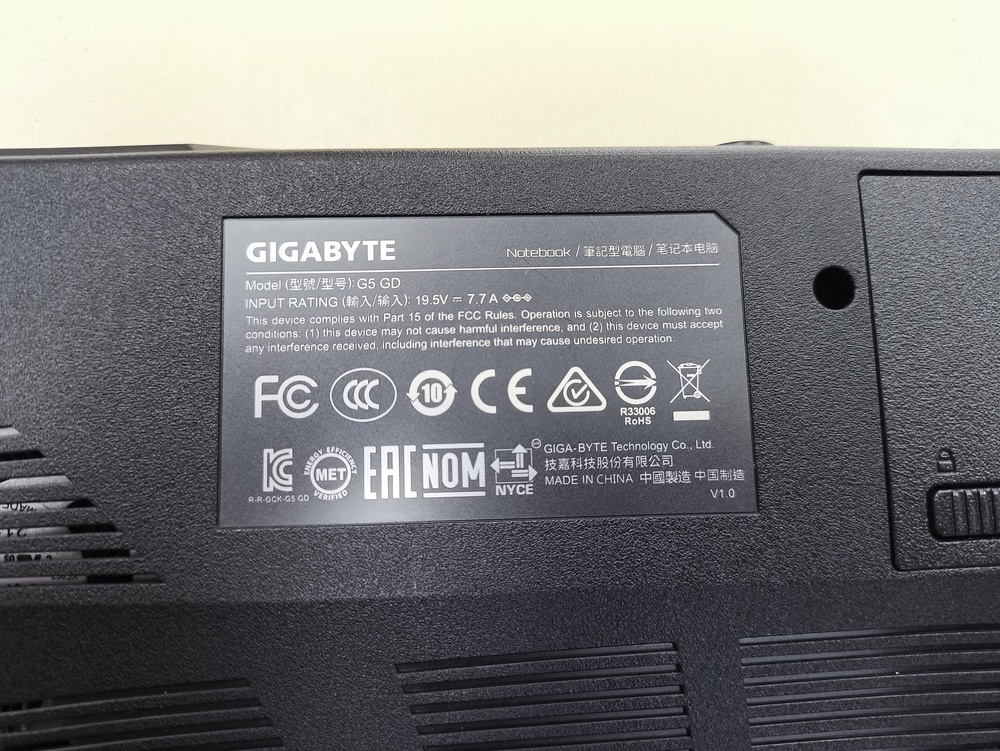 Ноутбук Gigabite;  Core I5-11400H, GeForce RTX 3050, 16 Гб, 512 GB, Нет