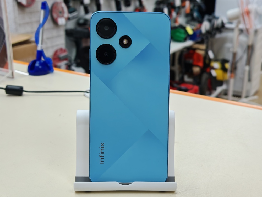 Смартфон Infinix HOT 30i 4/128