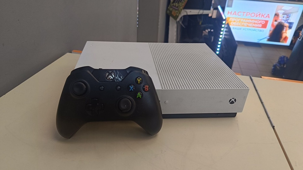 Игровая приставка Xbox One S 500Gb Игровая приставка Xbox One S 500Gb
