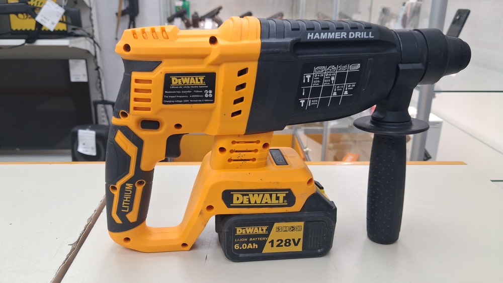 Перфоратор Dewalt D25144K