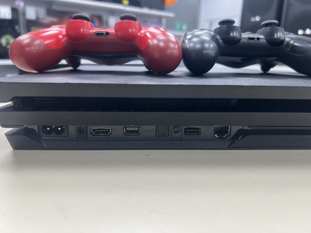 Игровая приставка PlayStation 4 Pro 1Tb