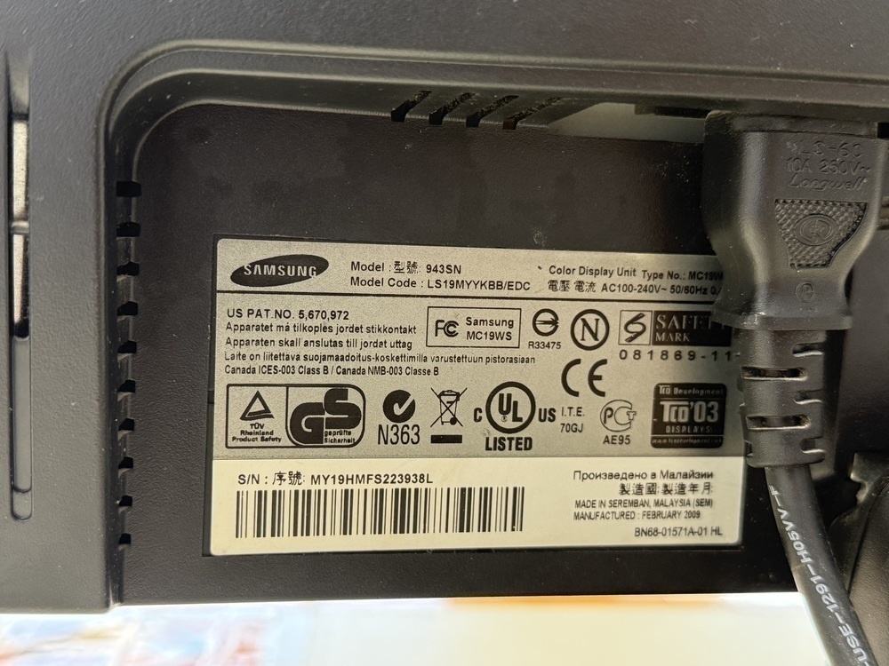 Монитор Samsung 943SN