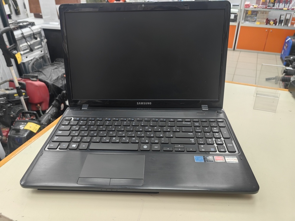 Ноутбук Samsung NP355E5C; E2-1800, Intel UHD Graphics, 2 Гб, Нет, 320 Гб