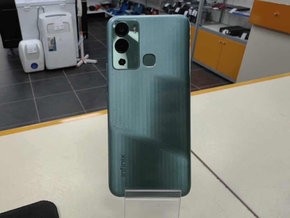 Смартфон Infinix HOT 12i 4/64