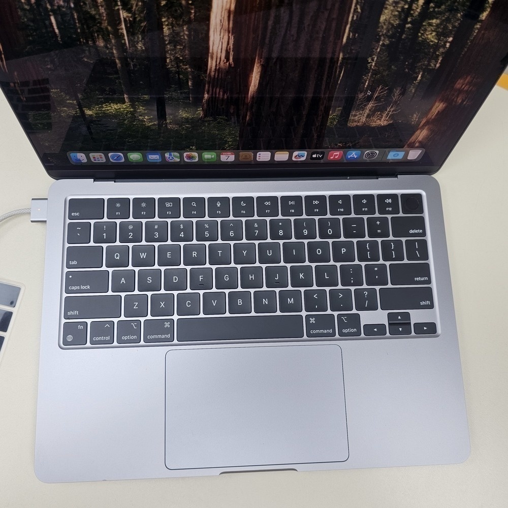Ноутбук Apple MacBookAir 13 дюймов M2 A2681 (2022)